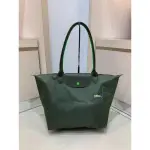 🔥卡拉國內外代購🔥限時優惠預購 LONGCHAMP 70週年紀念版 LE PLIAGE 刺繡款尼龍 冷衫綠 長柄L