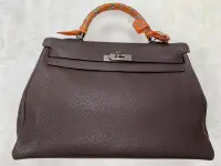 在飛比找Yahoo!奇摩拍賣優惠-特價【永大精品】愛馬仕 HERMÈS 巧克力色 銀扣 外縫 