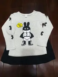 在飛比找Yahoo!奇摩拍賣優惠-全新零碼出清 男童 灰色蝙蝠兔附黑色披風造型薄棉長袖上衣 9