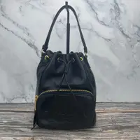 在飛比找PopChill優惠-[二手] #PRADA 烙印復古大LOGO 迷你 #水桶包 