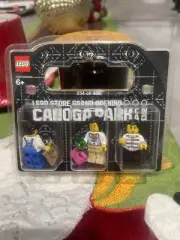 Lego Canoga Park Store Grand Opening 2013 Mini Fig Set W/kids Tshirt