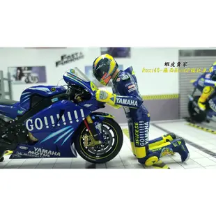 Minichamps 1/12 1:12 2004 Yamaha M1 Rossi 羅西人車組模型