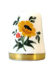 Fingerhut aus opal weißem Kristallglas, handbemalt Motiv gelbe Blume - AE 655