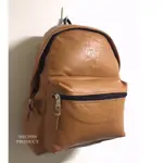 HYPE EMBOSSED SCRIPT BACKPACK 皮革鋼印LOGO基本款後背包 卡其色土黃色 英國品牌帶回