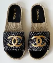 NEW 24P CHANEL BLACK WHITE GOLD TWEED LEATHER SLIDES FLATS MULES SANDALS 40
