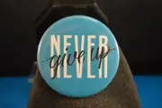 "NEVER GIVE UP" Lot of 12 BUTTONS pinback pin 2 1/4" NEW! FOCUS DETERMINATION