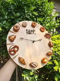 在飛比找松果購物優惠-日式風格木質掛鐘 鹼水面包裝飾廚房咖啡廳餐廳 (1.7折)