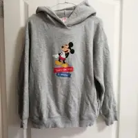 在飛比找蝦皮購物優惠-UNIQLO DISNEY 米奇 灰色連帽衫 帽踢 帽T 上