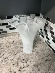 Tammaro Murano White Glass Vase Ruffled New With Certificate of Authenticity