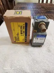 9007C84B2P5 LIMIT SWITCH W PILOT LIGHT SQUARE D OPERATING HEAD