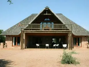 Makhato 84 Bush Lodge