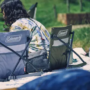Coleman CM-38838 緊湊地板椅 綠橄欖 靠背野餐椅 露營椅 鋁合金框材質 附收納袋 《台南悠活運動家》