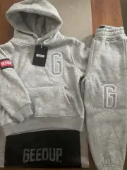 BNWT Grey GEEDUP TRACKSUIT Size 4