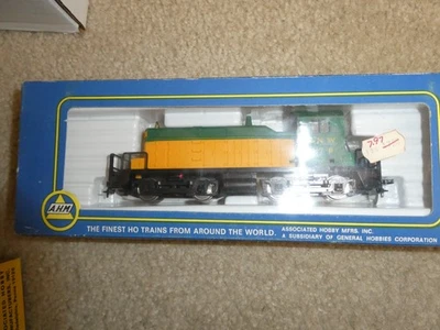 Vintage AHM HO Scale Chicago NW EMD SW-1 Diesel Locomotive 5014 B MIB