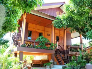 班蘇安塔羅馬帕迪度假村Bansuan Thanormpat Resort