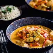 Thai Red Free Range Chicken Curry Served Over White Rice (NDIS)