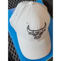 在飛比找蝦皮購物優惠-Mitchell&Ness NBA 白色芝加哥公牛球帽