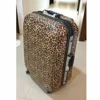 在飛比找蝦皮購物優惠-CROWN 品牌豹紋硬殼行李箱 24吋 (9成新)