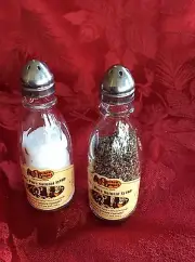 2 Pairs CRACKER BARREL Syrup 50ml Mini Bottles Recycled SALT & PEPPER