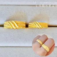 在飛比找蝦皮購物優惠-《金瑞麟金飾》扭結造型戒 CR45 斜紋鑽沙 黃金戒指 黃金