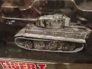 Dragon armor TIGER I in Winter Camo German Tank 1/72 scale