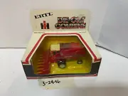 Ertl 1:80 IH International Harvester Combine With Corn Head NIP