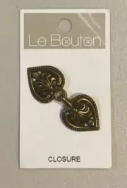 Le Bouton Heart Shaped Hook and Eye Closure #B011
