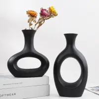 在飛比找蝦皮購物優惠-現代簡約異形陶瓷花瓶擺件家居裝飾品批發鏤空歐式陶瓷花器
