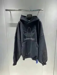 在飛比找Yahoo!奇摩拍賣優惠-Balenciaga x Adidas 黑色三葉草帽衫【國內