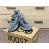 在飛比找蝦皮購物優惠-Adidas Yeezy Boost 350 V2 Belu