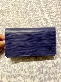 在飛比找Yahoo!奇摩拍賣優惠-已售出 LV EPI 水波紋 藍色中夾