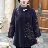在飛比找momo購物網優惠-【K.W.】型-韓國貂絨波浪刺繡中長版保暖外套(2色選一)