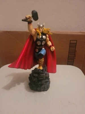 The Mighty Thor Mini-Statue Bowen & Kobe Bryant & Shaq Upper Deck Bobbleheads