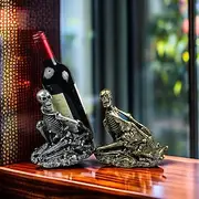 Halloween Skull Wine Bottle Holder Unique Skull Head Wine Rack Spooky Home Decor, Creative Skeleton Bottle Stand for Halloween Party, Bar, and Kitchen Display