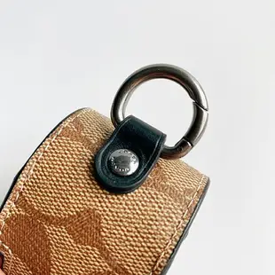 美國百分百【全新真品】COACH 耳機殼 85025 鑰匙圈 PVC logo 吊飾 收納 保護殼 駝色印花 BP50