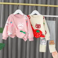 在飛比找蝦皮購物優惠-女童寶寶套裝兒童春秋卡通草莓熊印花長袖上衣+褲子2件套童裝嬰