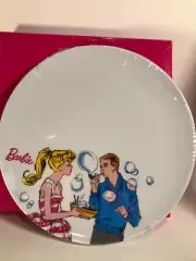 SET of 4 BARBIE 10" DINNER PLATES F1835 New in Box Barbie & Ken blowing bubbles