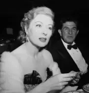 Greer Garson attends the Photoplay award show in Los Angeles 1952 Old Photo 1