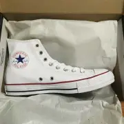 Unisex Converse Chuck Taylor All Star Classic Leather White 9 US New in Box
