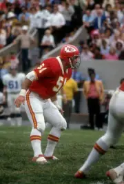 Jim Lynch Of The Kansas City Chiefs In Action 1972 NFL OLD PHOTO 2