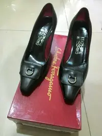 在飛比找Yahoo!奇摩拍賣優惠-Salvatore Ferragamo 經典女鞋 6.5號 