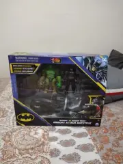 Batman DC Batman vs Swamp Thing Figure Battle Pack with Armory Attack Batcycle