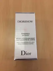 Dior -Diorsnow Essence of Light Pure Concentrate of Light Brightening Milk Serum