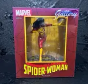 Marvel Gallery Spider-Woman Diamond Select Toys Diorama