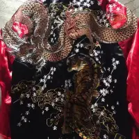 在飛比找蝦皮購物優惠-Japan souvenir jacket三省六部黑紅拼色神