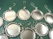 100 FLAT BOTTLE CAPS with Langard Zipper Pulls