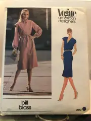 Vogue Pattern 2642 MISSES JUMPER & BELT Sz 10 Extended Shoulders BILL BLASS Vtg