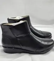 Clarks Women's Hope Track Fashion Boot, Black Leather, 7M US