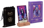 Buffy the Vampire Slayer Mega-Sized Tarot Deck and Guidebook by Casey Gilly (Eng