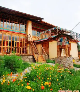 香格裏拉天邊雲客棧Timberline Lodge Hostel